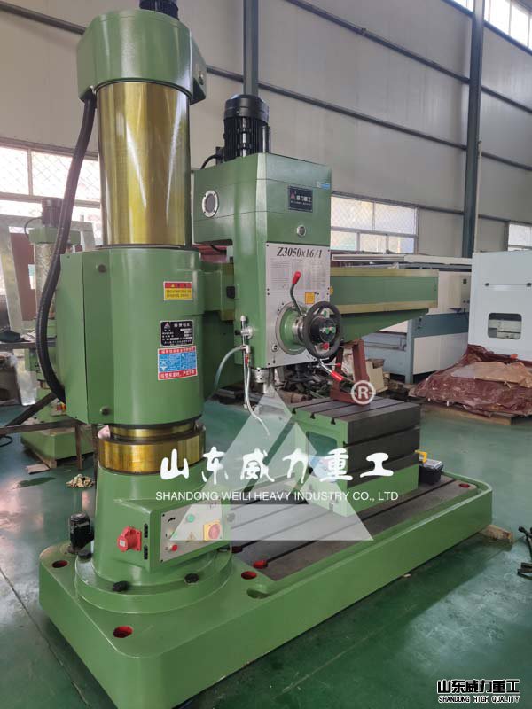 3050搖臂鉆床車間現(xiàn)貨圖