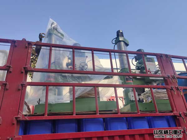 Z3032機械搖臂鉆床發(fā)貨