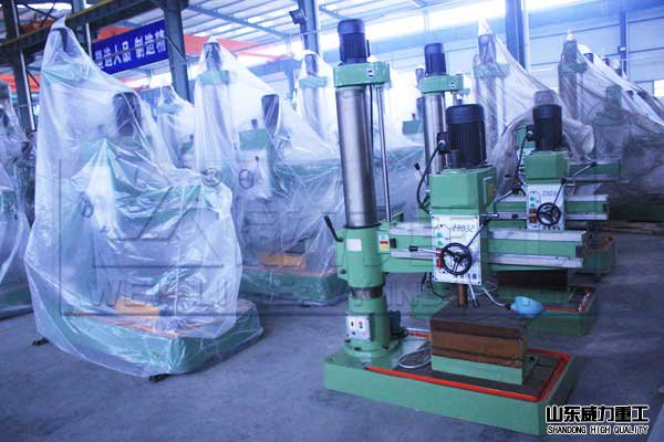 3032搖臂鉆床車間現(xiàn)貨圖片